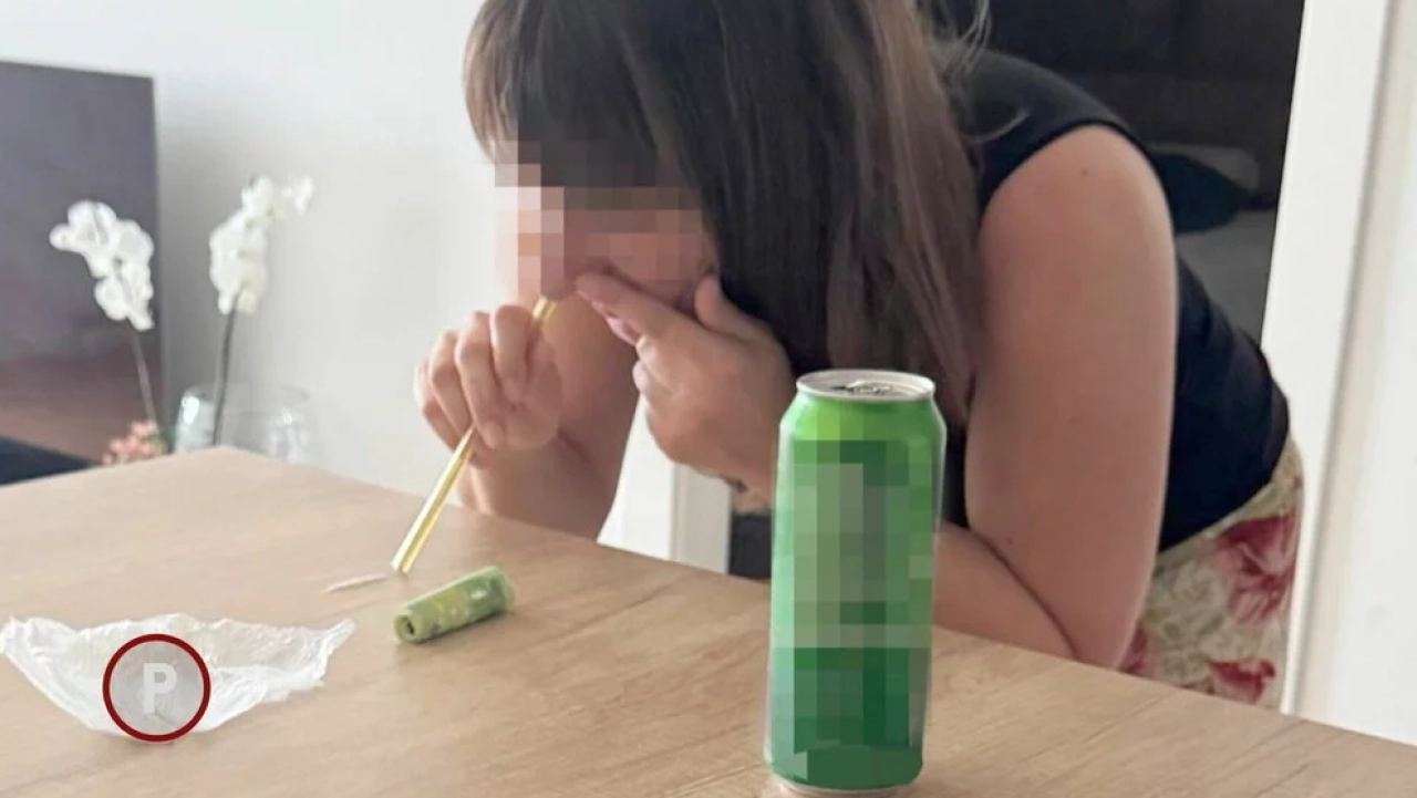 Liječnica hitne medicine snimljena kako šmrče kokain!